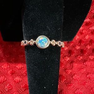 Costume Jewelry Ring. Size 9.